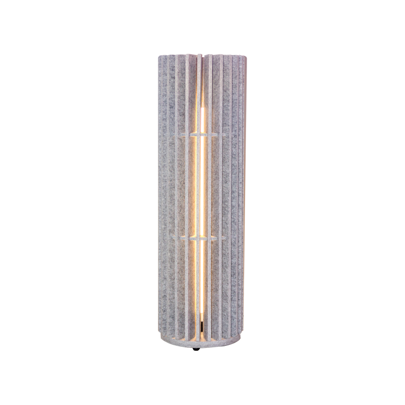 Lustrový strop pohlcuje zvuk, je šetrný k životnému prostrediu a vhodný na dekoráciu miestnosti.