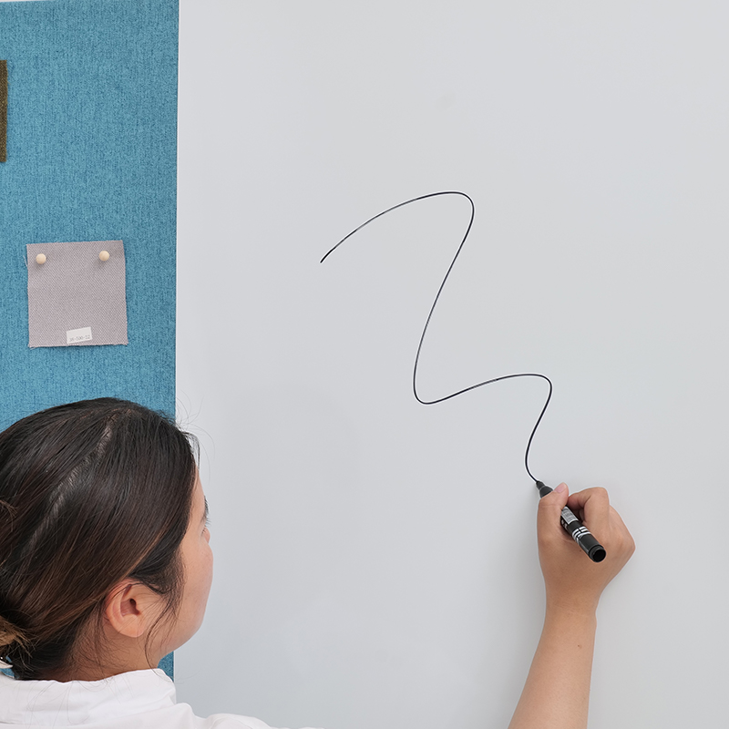 Biela písacia akustická tabuľa pre kancelársku zasadaciu miestnosť látka obalená magnetickým tvrdeným sklom pohlcujúcim hluk s písaním